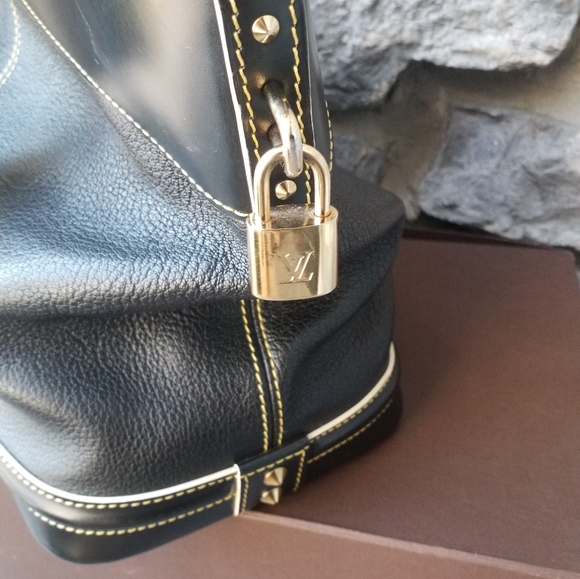 Louis Vuitton Suhali Lock It Satchel - Picture 9 of 9